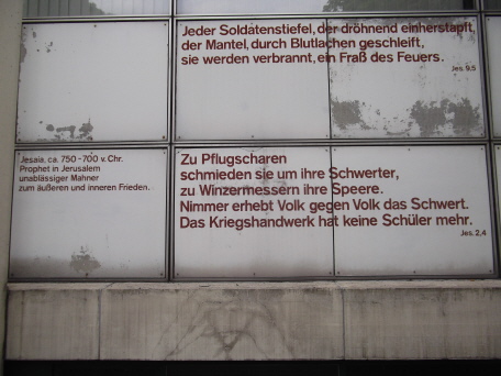 Der Text ist an einer Fssade einer r.-kath. Kirche in München netterweise zu lesen.